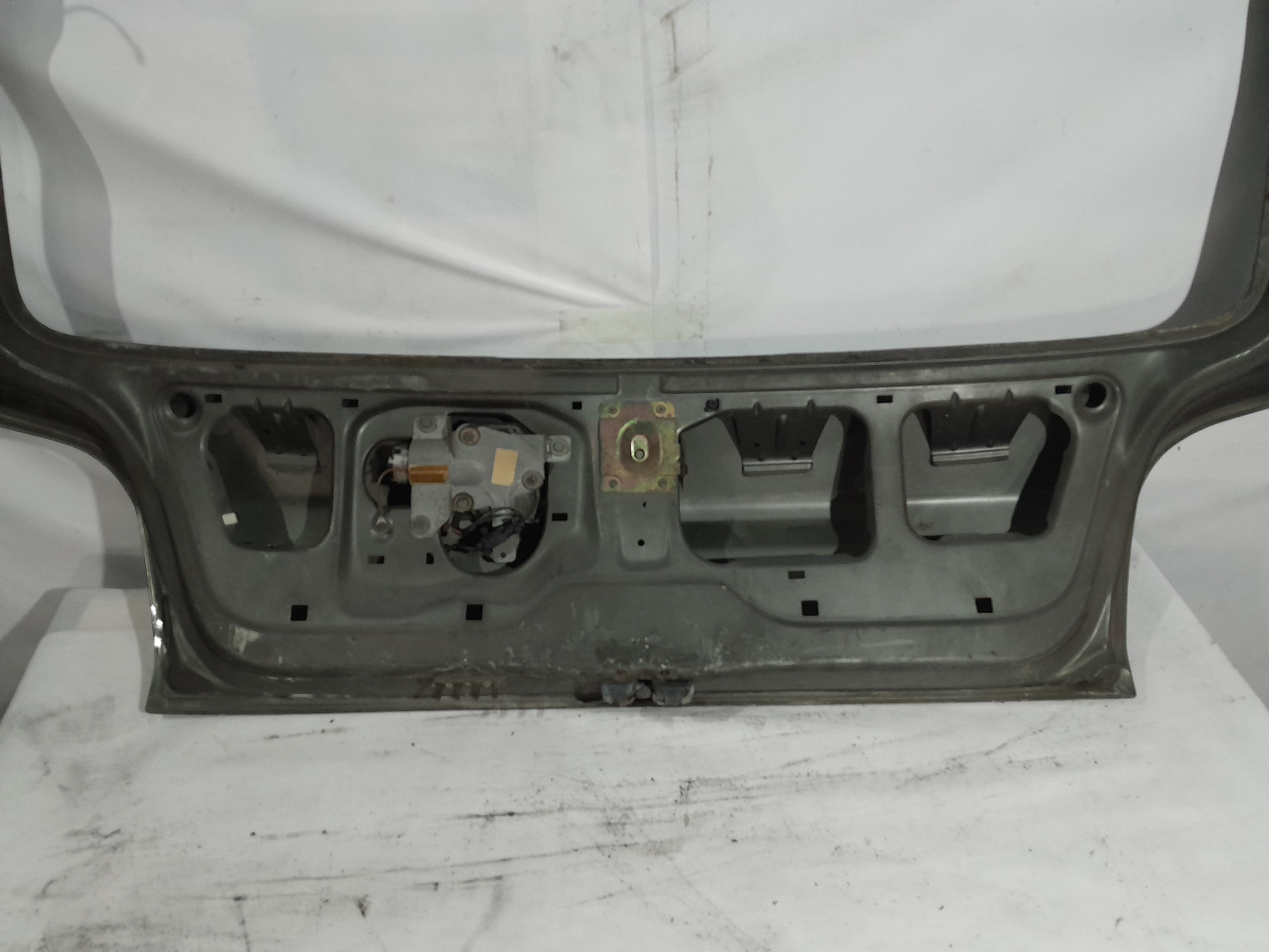 TAMPA TRASEIRA  FIESTA HATCH 1994/1995 (PRATA) - Imagem 5