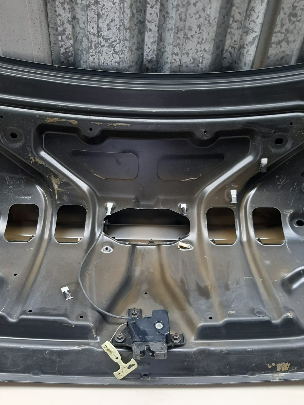 TAMPA TRASEIRA FORD FUSION 2009/2012 (PRETA) - Imagem 8