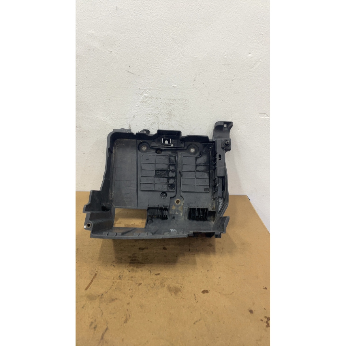 Caixa Suporte Bateria Renault Megane - Imagem 2