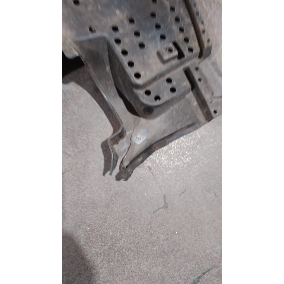 Defletor Inferior Para-choque Dianteiro Suzuki Vitara Scross Preto Plástico Texturizado - Imagem 2