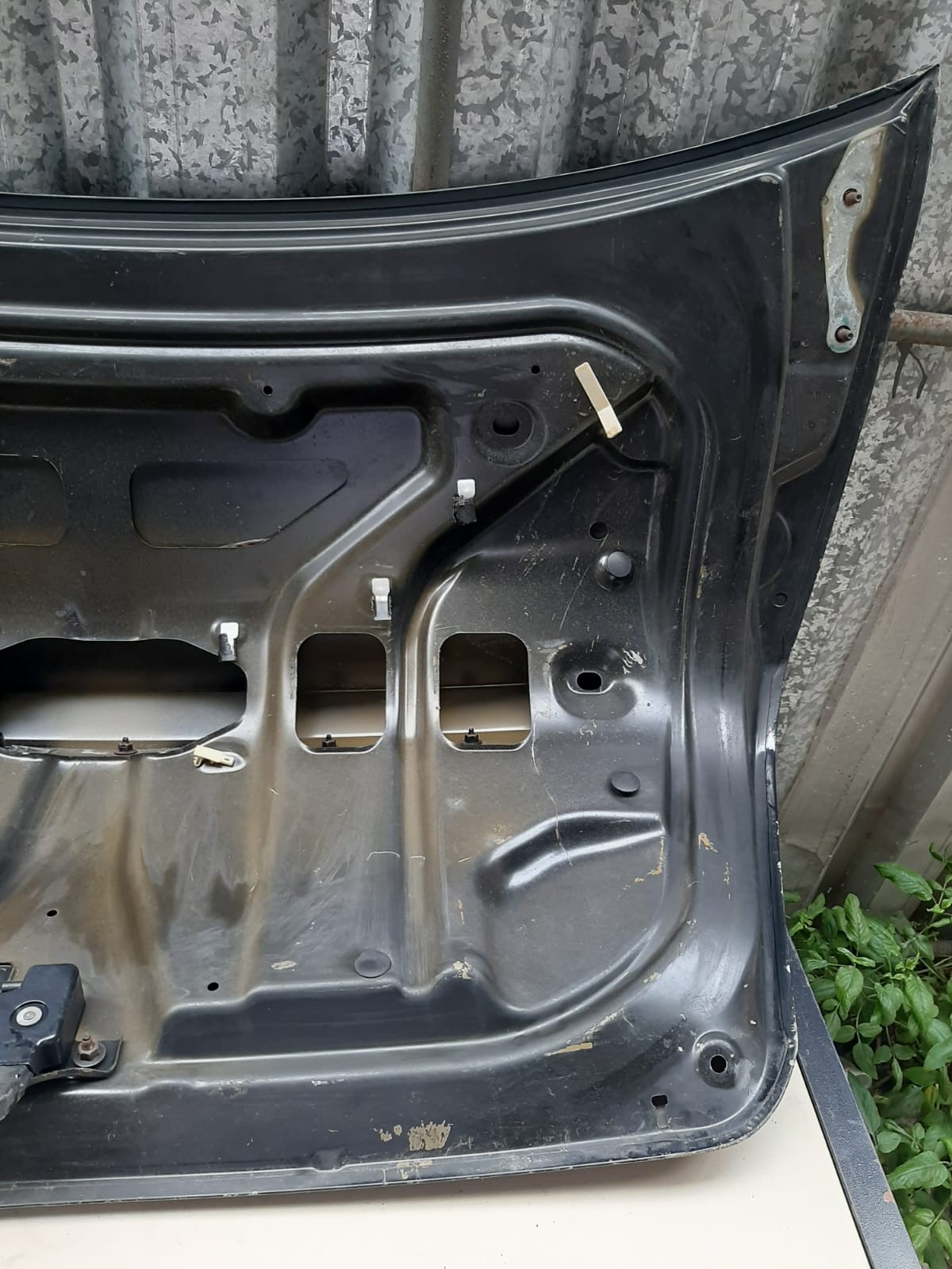TAMPA TRASEIRA FORD FUSION 2009/2012 (PRETA) - Imagem 5