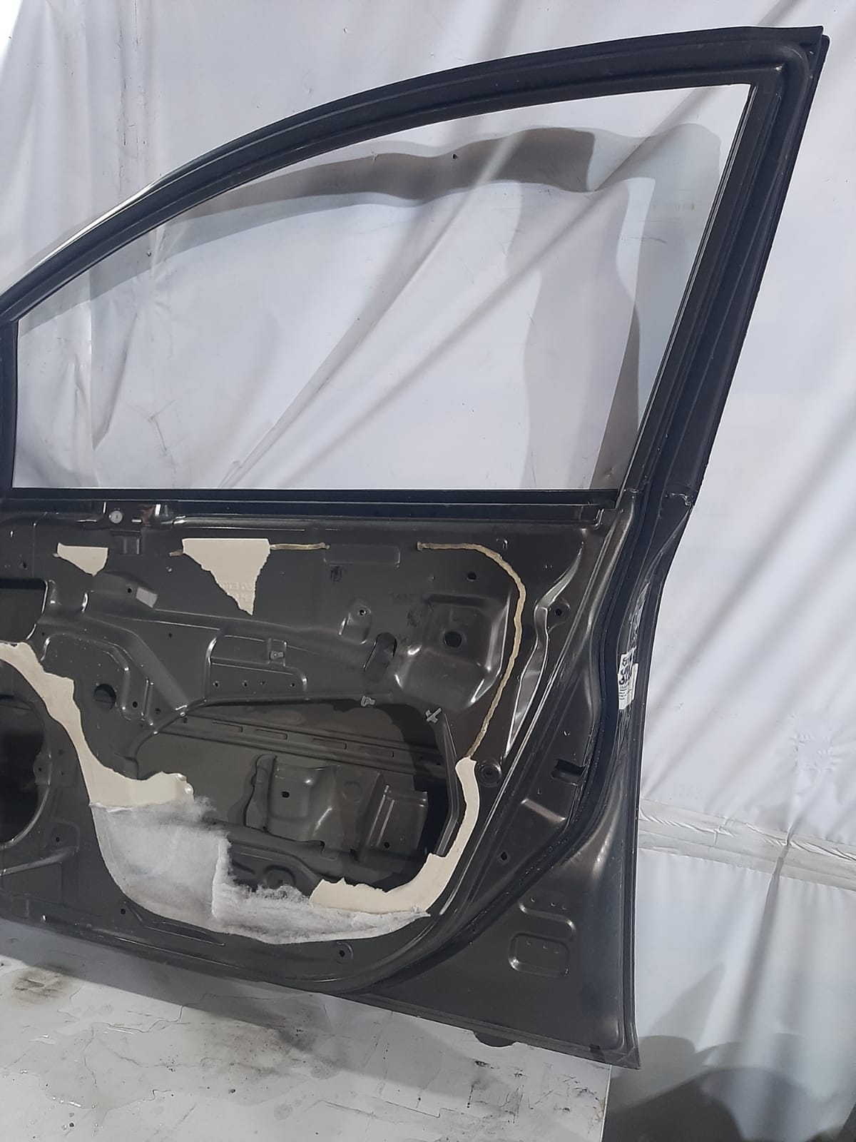 PORTA DIANTEIRA NISSAN SENTRA LADO DIREITO (CINZA) - Imagem 6