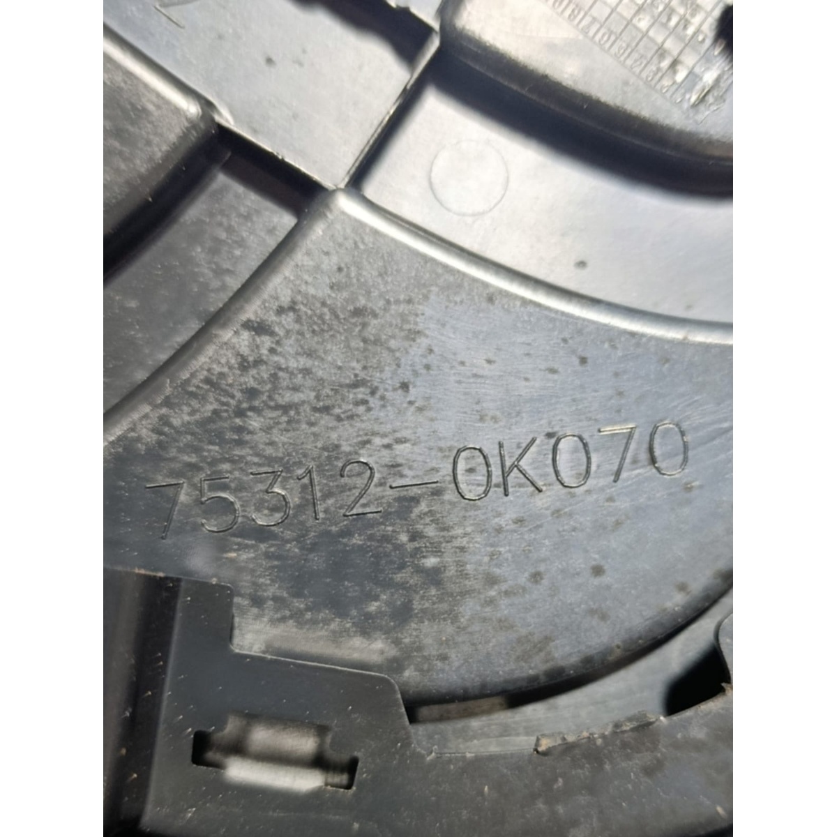Moldura grade Toyota Hilux 2021/25 C/emblema 531250K590 - Imagem 6