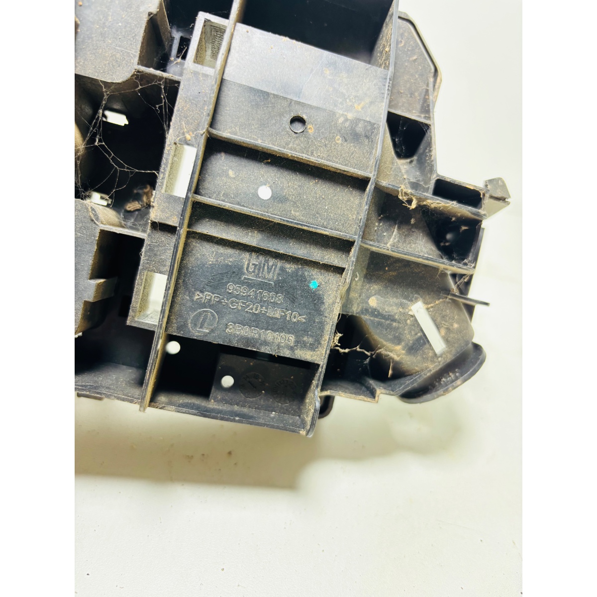 Base Caixa De Fusiveis Tracker/onix/prisma 2018 Original Usa - Imagem 3