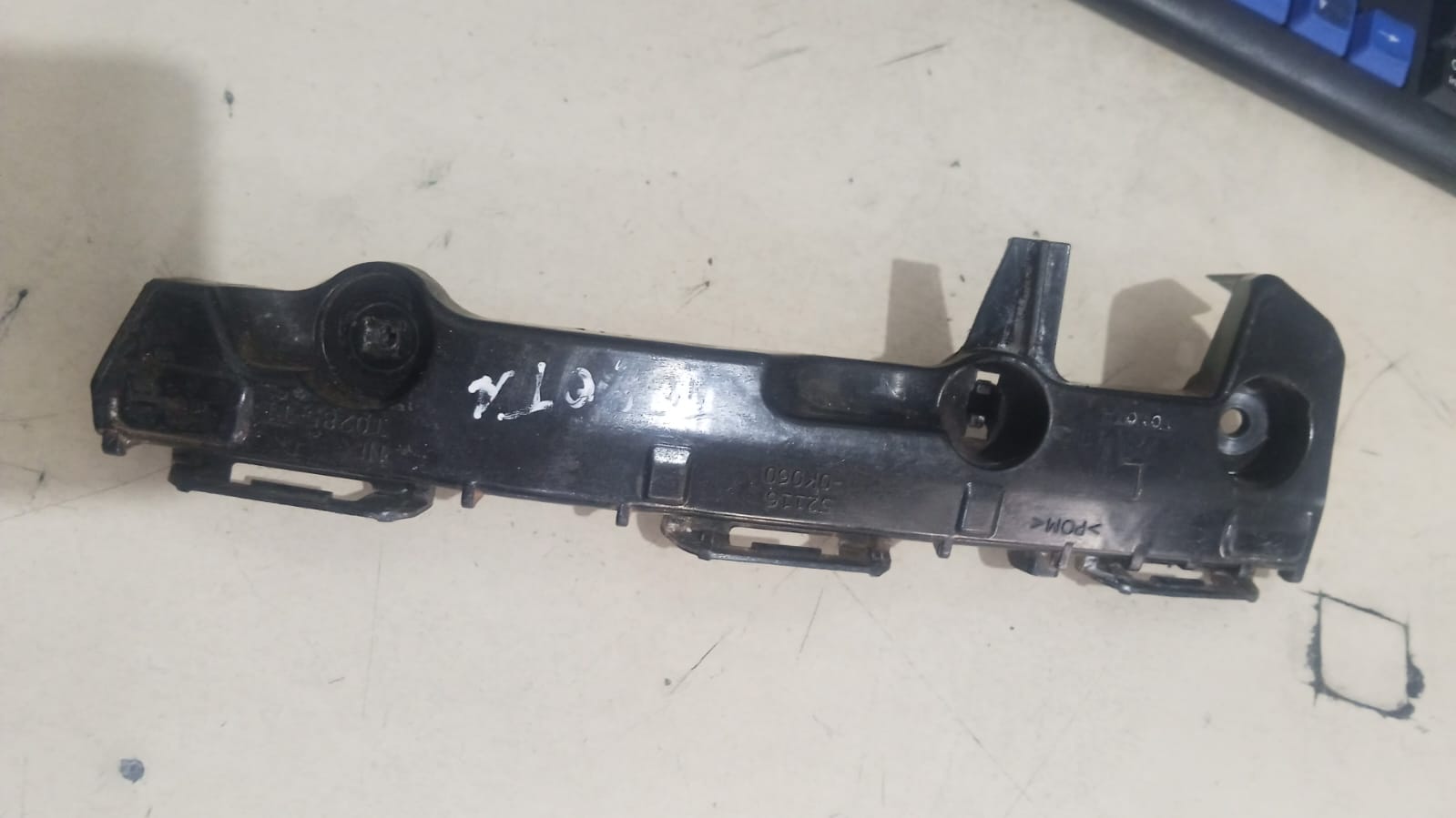 Guia Parachoque Dianteiro Esquerdo Toyota Hilux 12/15