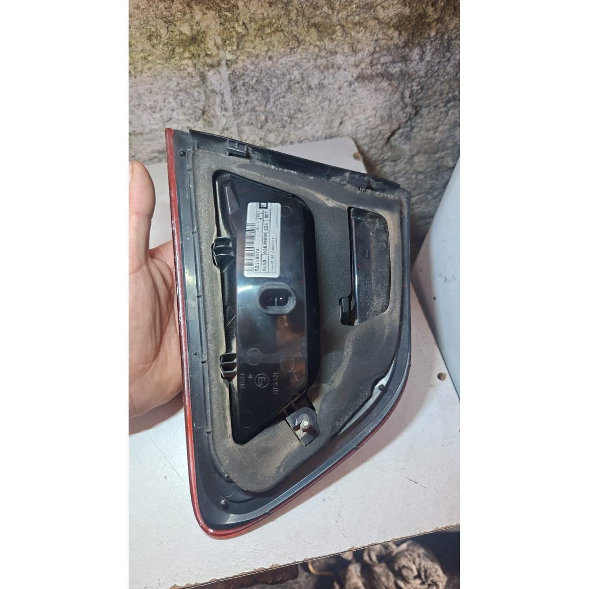 Lanterna Tampa Traseira Esq Chevrolet Cobalt Vermelho 2018 - Imagem 5