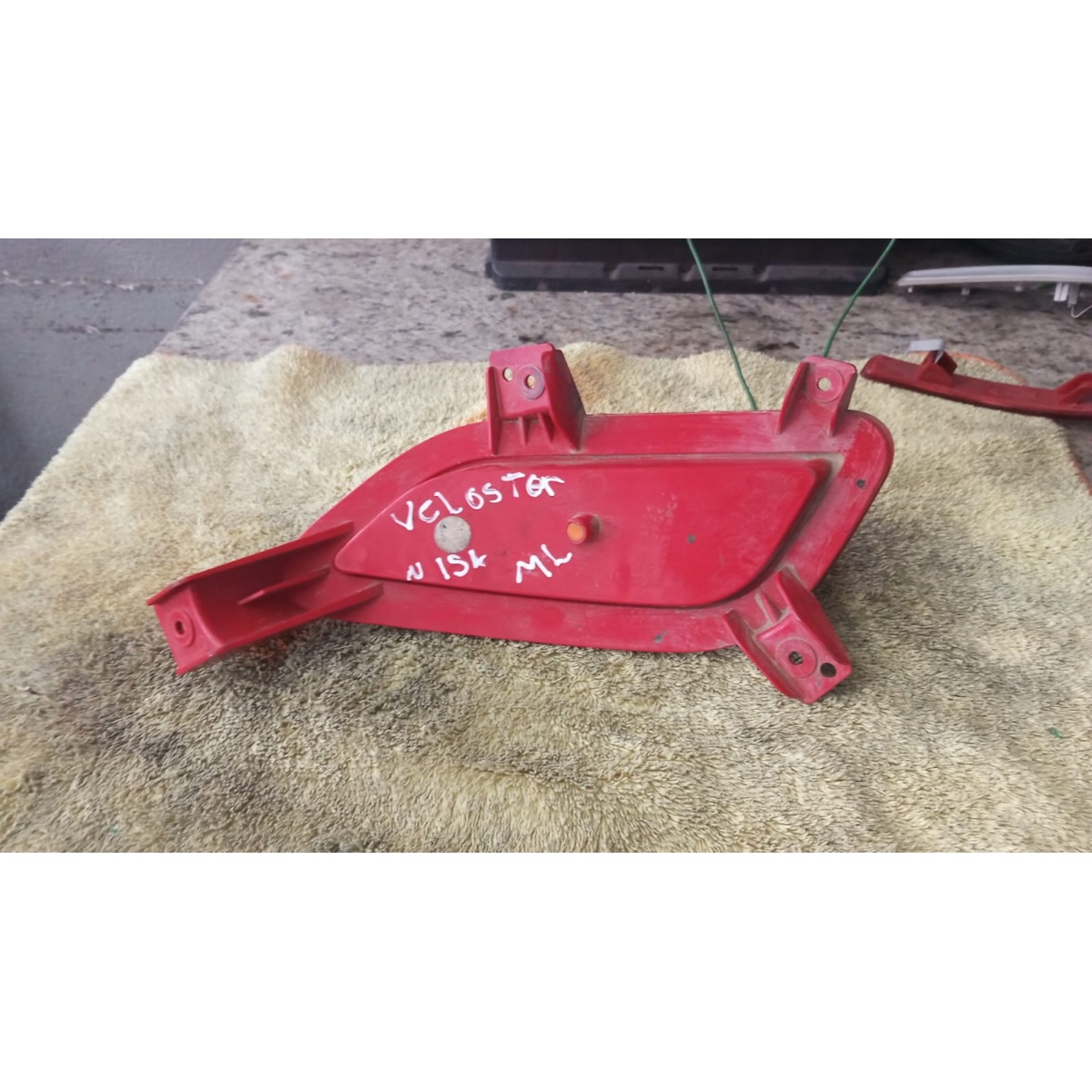Defletor Parachoque Traseiro Direito Hyundai Veloster 11/17 Vermelho - Imagem 3